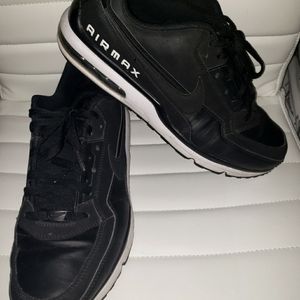 Gently worn men sneakers